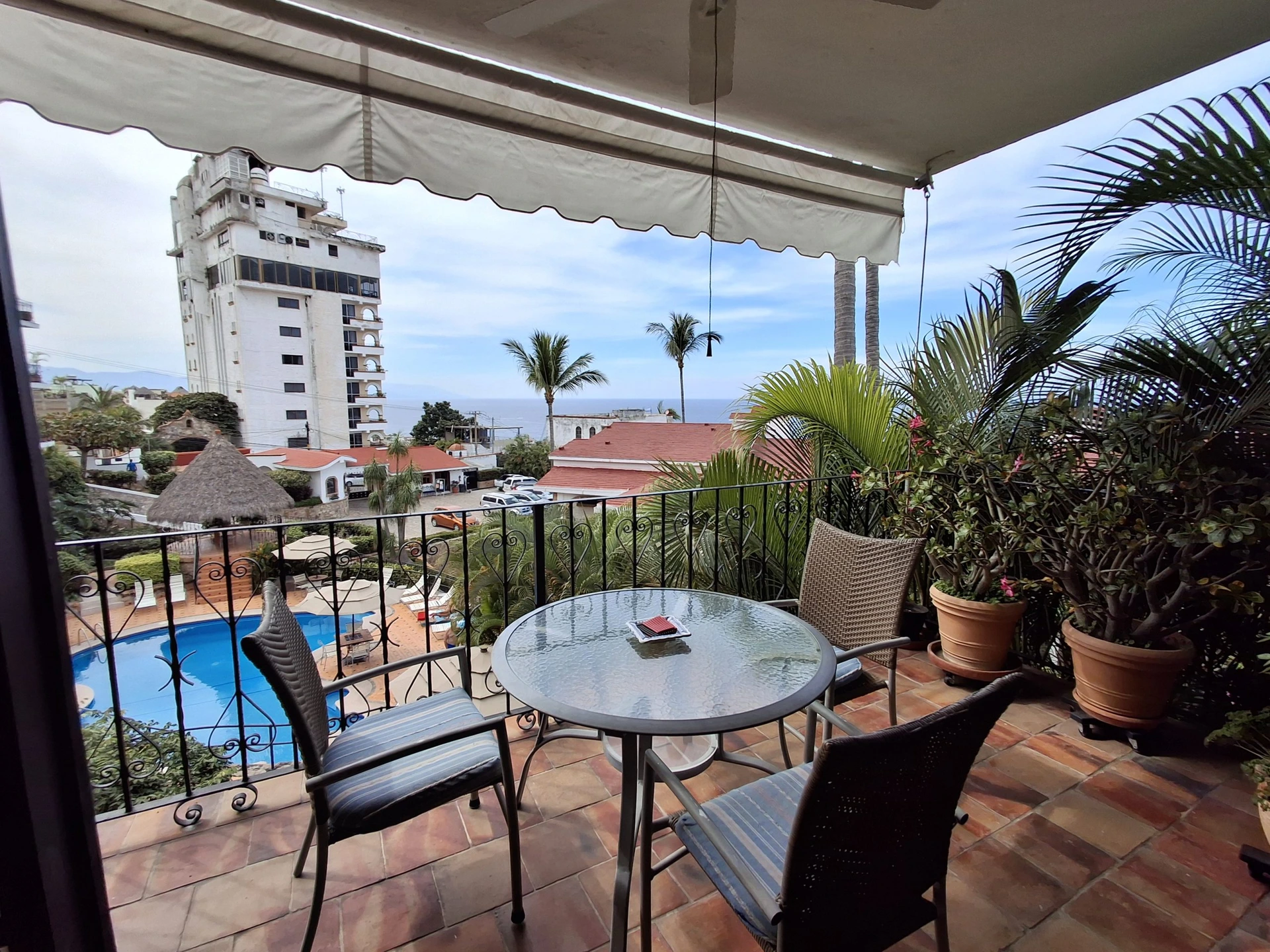 Condo Bachi @ Puesta del Sol